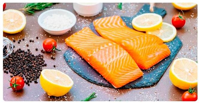 The fish meal of the day on the 6 Petals Diet may include steamed salmon. 